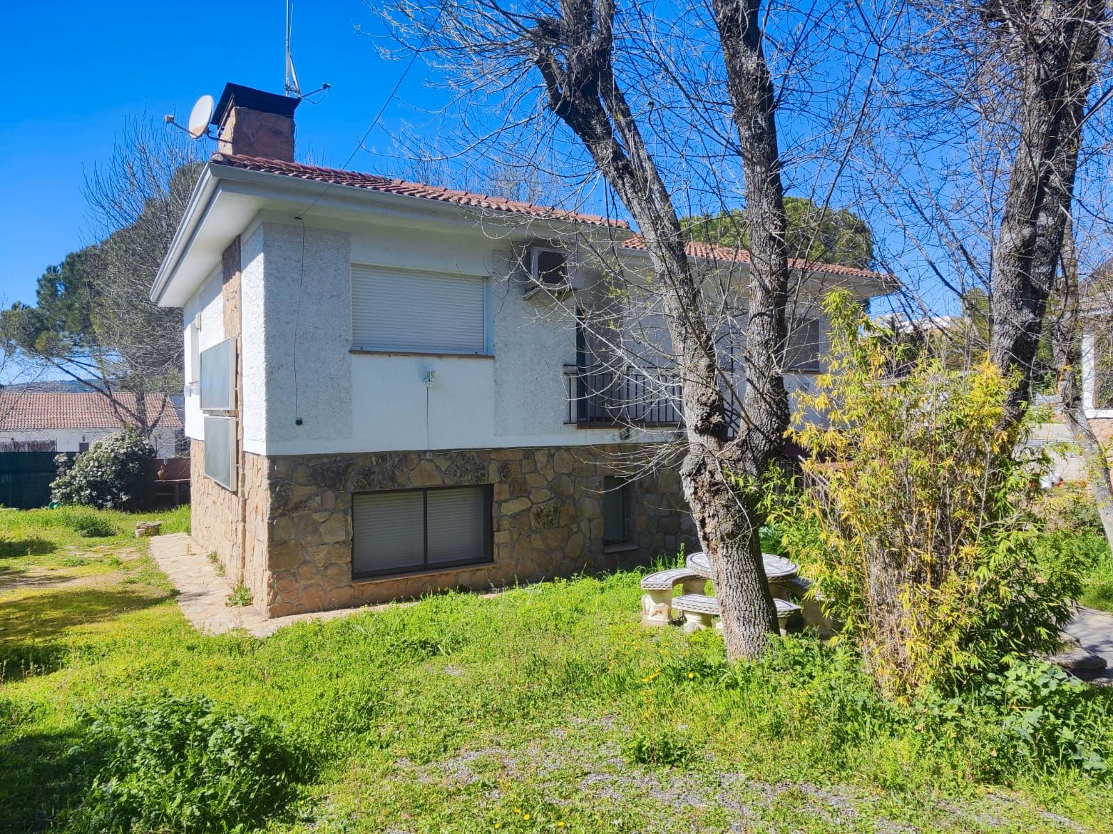 Vista exterior de Casa o chalet en venta en Valdemorillo con Aire acondicionado, Calefacción y Jardín privado