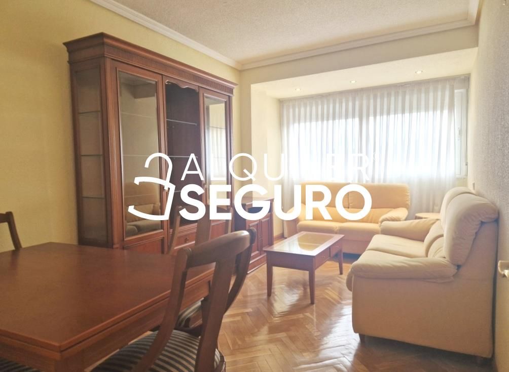 Sala d'estar de Pis de lloguer en  Madrid Capital amb Calefacció i Moblat
