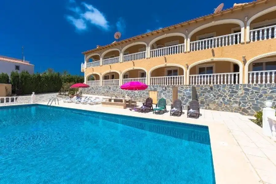 Casa con jardín en venta en Canuta, imagen 2