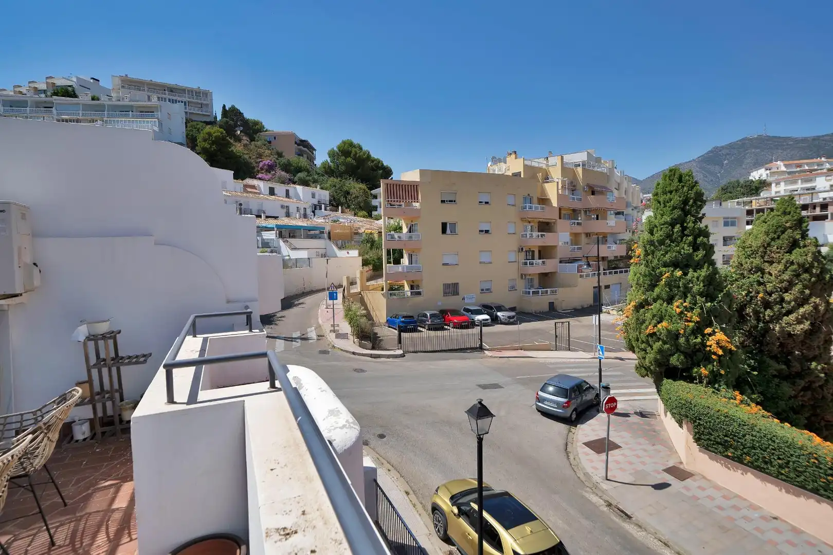 Vista exterior de Casa adosada en venda en Fuengirola amb Aire condicionat, Calefacció i Jardí privat