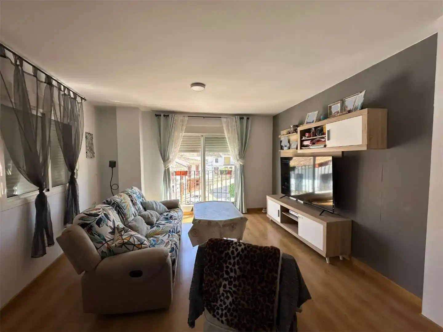 Sala de estar de Piso en venta en Riogordo con Aire acondicionado, Parquet y Microondas