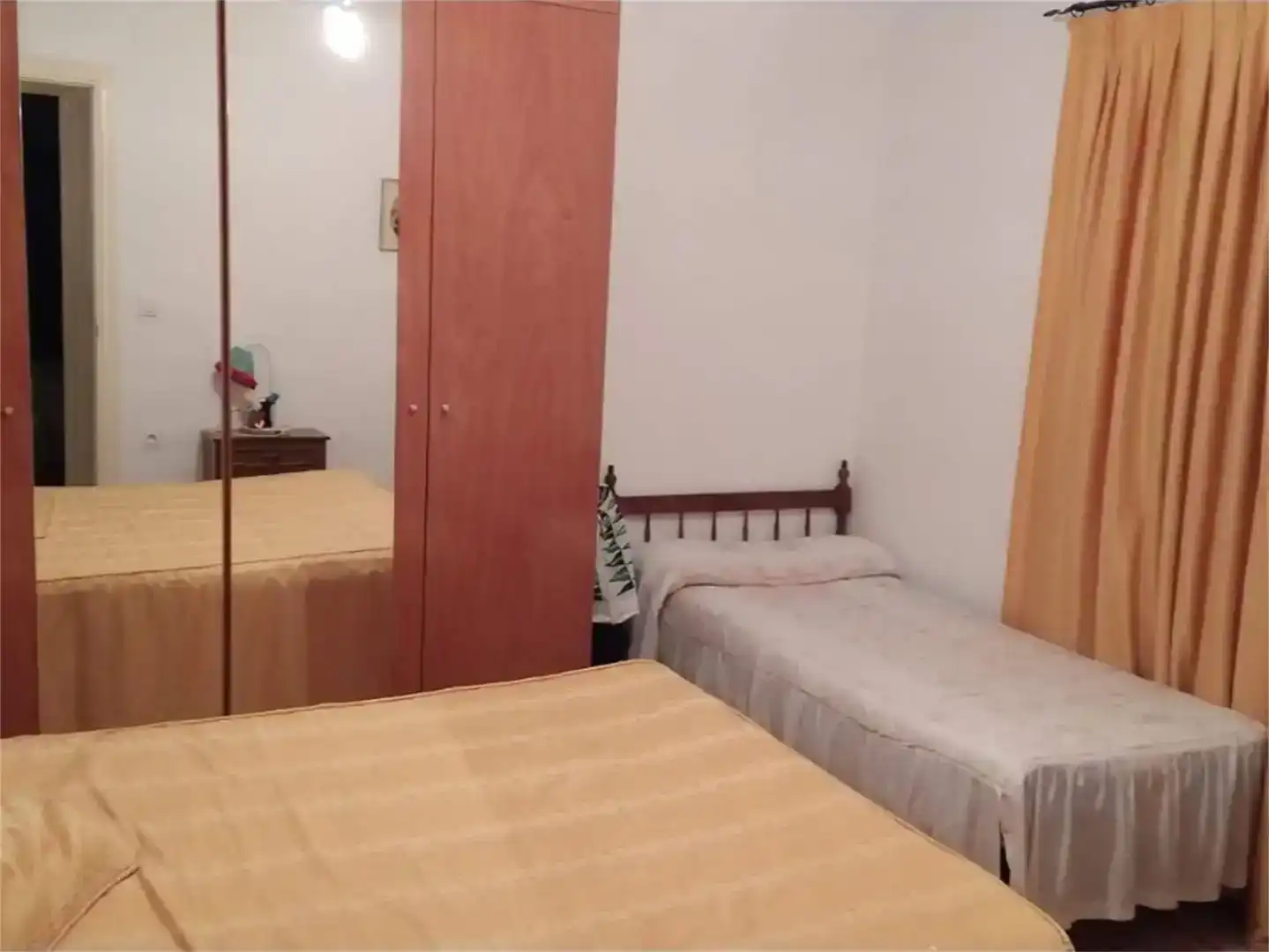 Dormitori de Casa adosada en venda en  Granada Capital