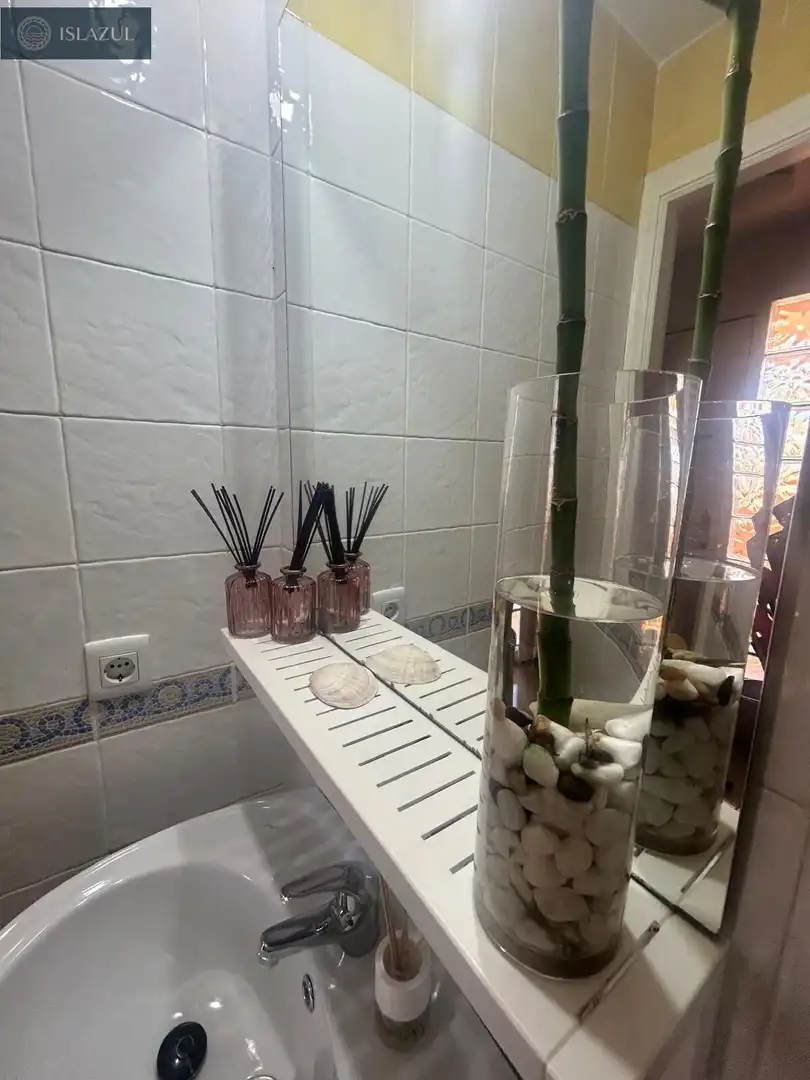 Bany de Apartament en venda en Isla Cristina amb Aire condicionat, Jardí privat i Terrassa