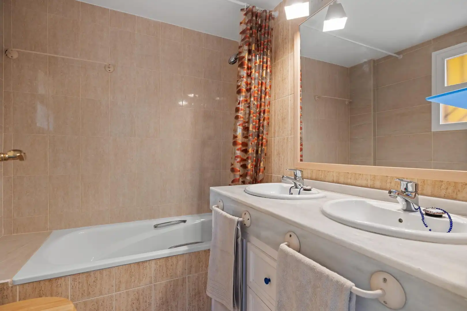 Badezimmer von Wohnung zur Miete in Mijas mit Klimaanlage, Heizung und Privatgarten