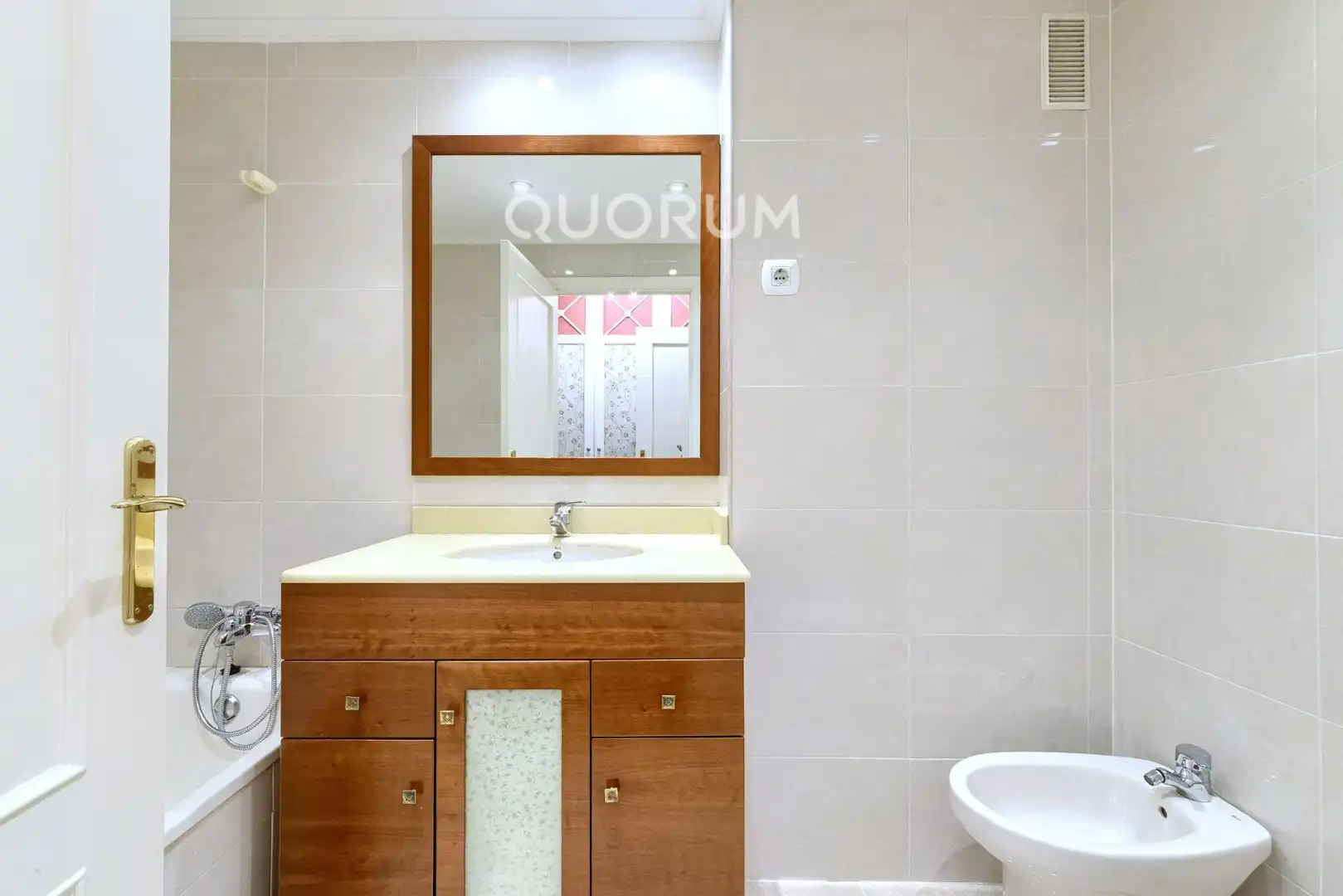 Baño de Piso en venta en Barakaldo  con Calefacción, Trastero y Amueblado