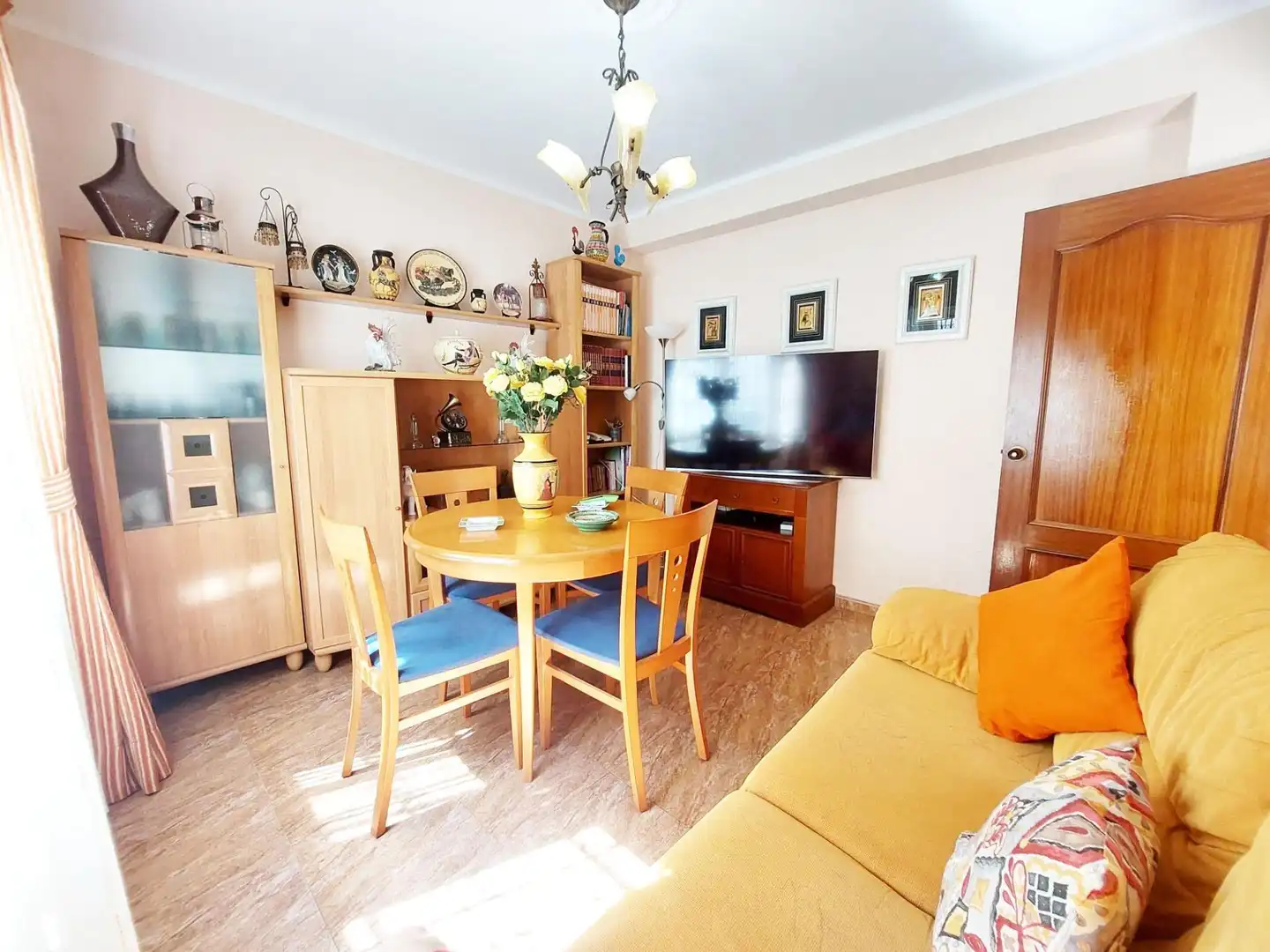 Sala d'estar de Casa o xalet en venda en Benalmádena amb Terrassa