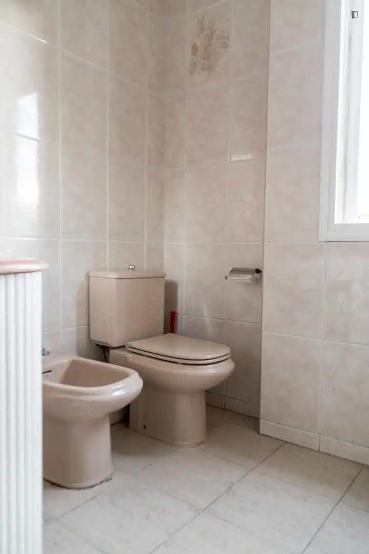 Bany de Apartament per a compartir en Barcelona amb Moblat, Forn i Rentadora