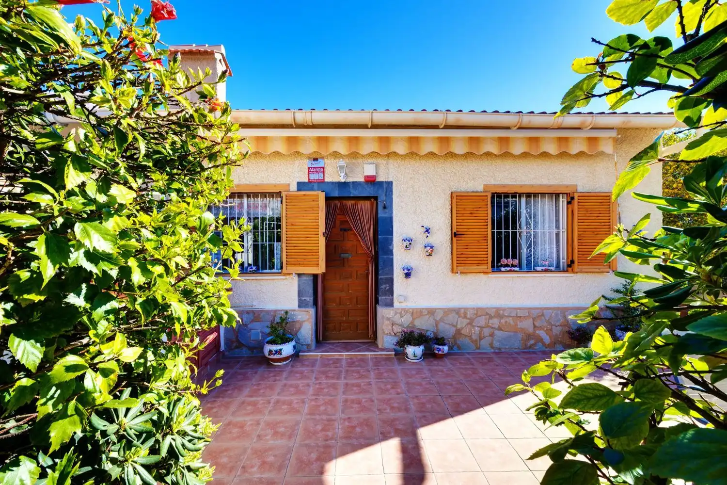 Vista exterior de Casa adosada en venta en Torrevieja con Aire acondicionado, Calefacción y Jardín privado