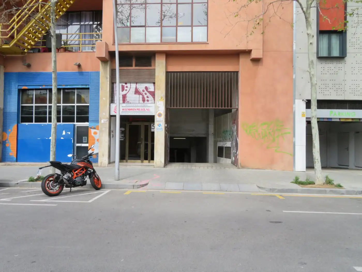 Vista exterior de Garaje en venta en Barcelona