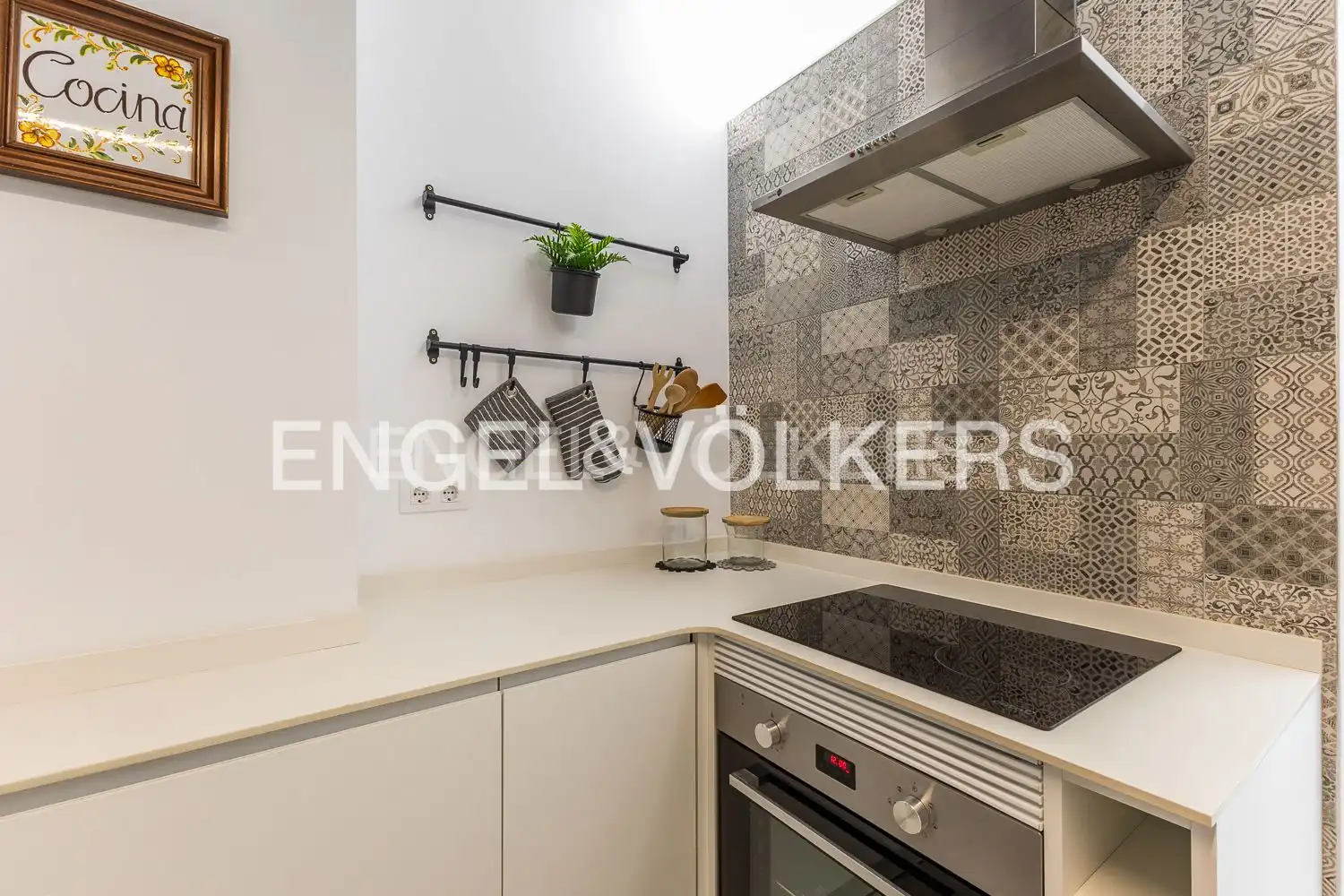 Cuina de Apartament de lloguer en Valencia amb Aire condicionat, Calefacció i Moblat