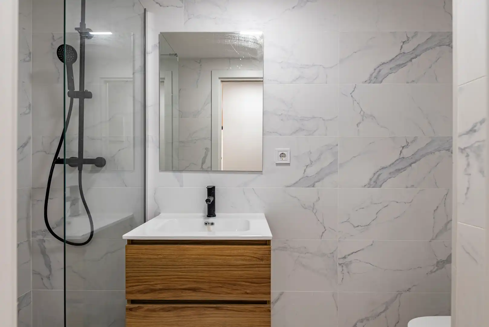 Bathroom of Flat for sale in L'Hospitalet de Llobregat  with Air Conditioner, Heating and Parquet flooring