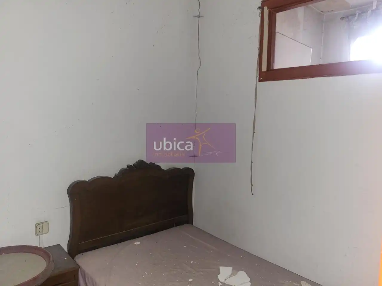 Dormitori de Casa adosada en venda en Vigo  amb Jardí privat