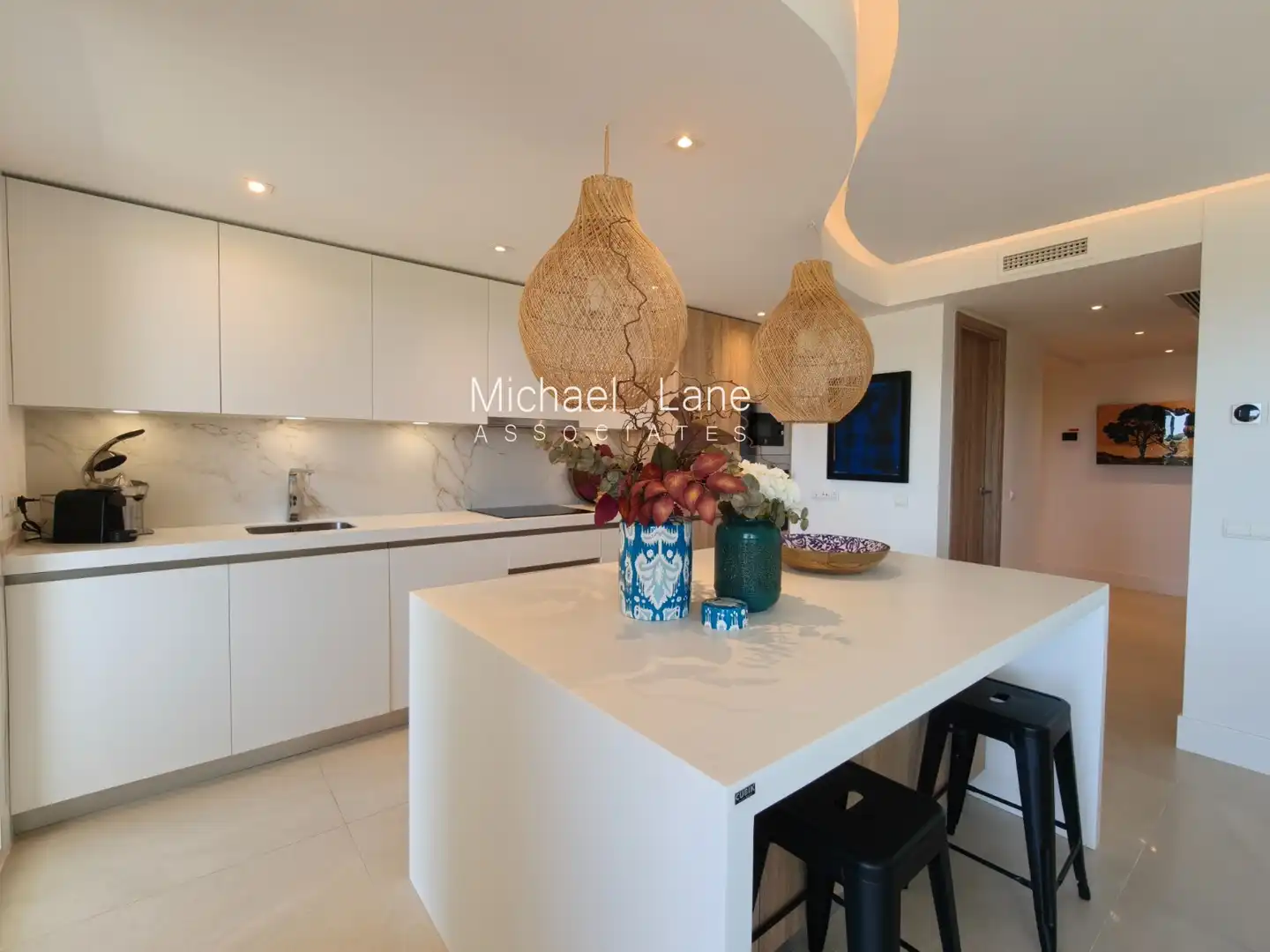 Küche von Wohnung zum Verkauf in Sotogrande mit Klimaanlage, Heizung und Terrasse