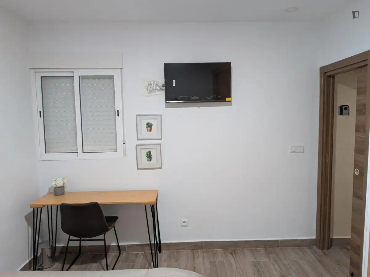 Dormitori de Casa o xalet per a compartir en Málaga amb Aire condicionat, Moblat i Rentadora