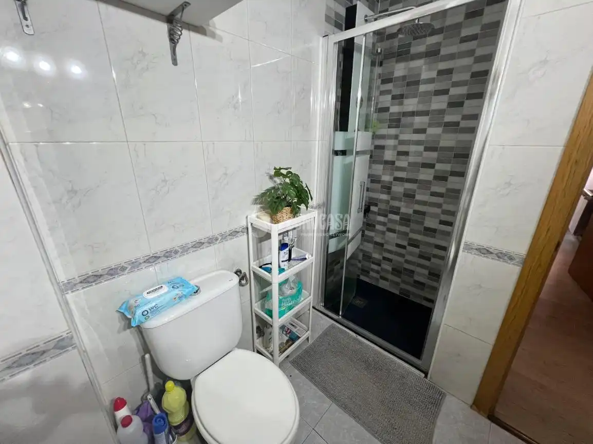 Badezimmer von Wohnung zum Verkauf in Móstoles mit Klimaanlage, Heizung und Parkett