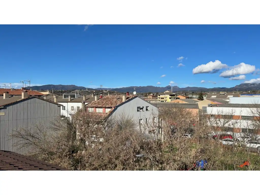 Vista exterior de Dúplex en venda en Manlleu