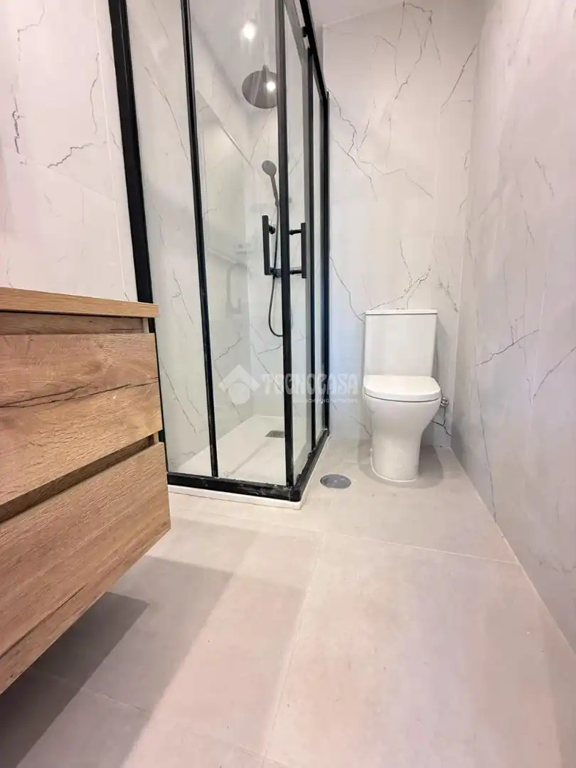 Bathroom of Flat for sale in Getafe  with Air Conditioner and Heating