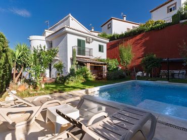 Chalet con balcón en venta en Huétor Vega