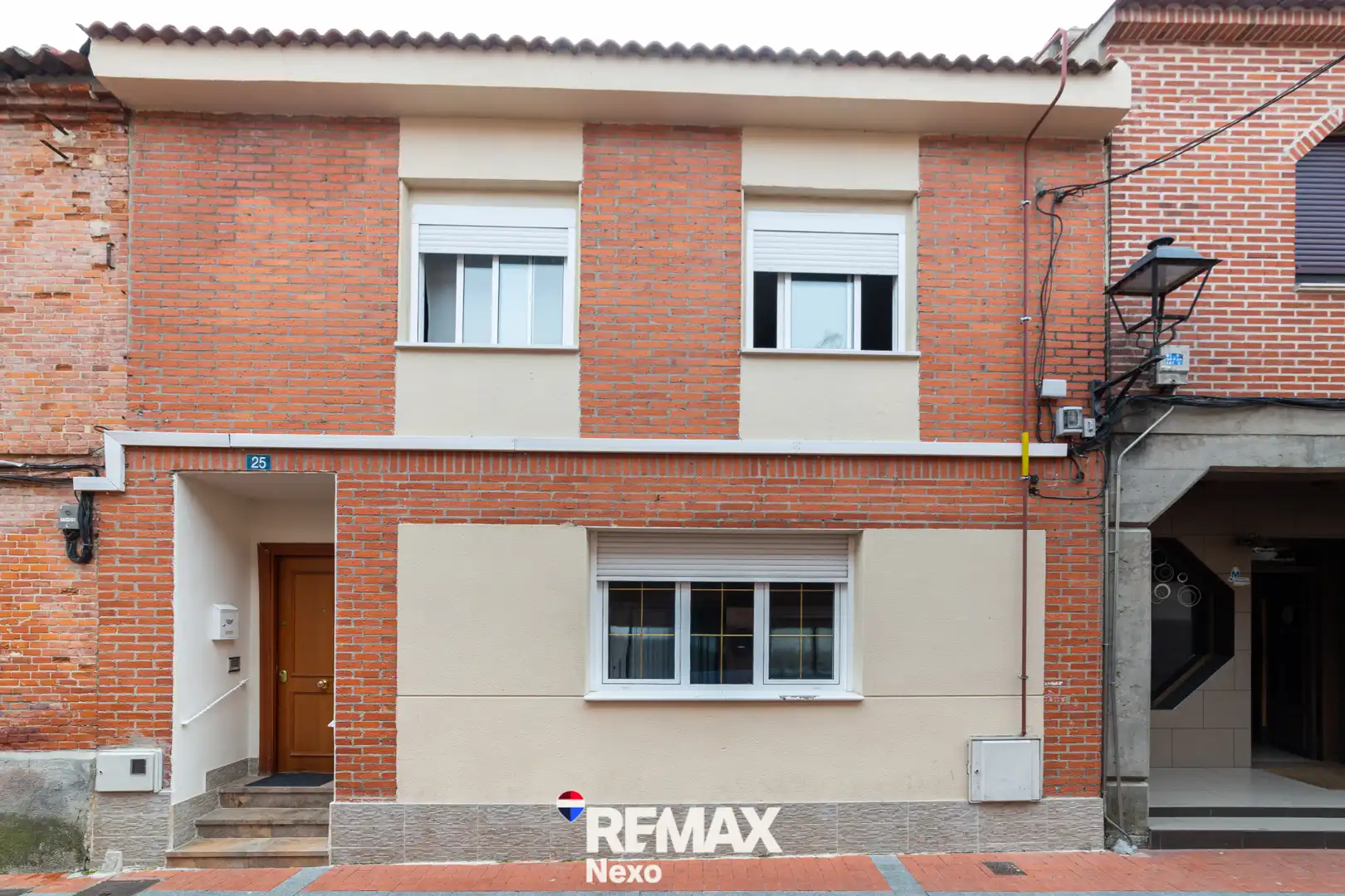 Vista exterior de Casa adosada en venda en Mojados amb Calefacció, Jardí privat i Terrassa