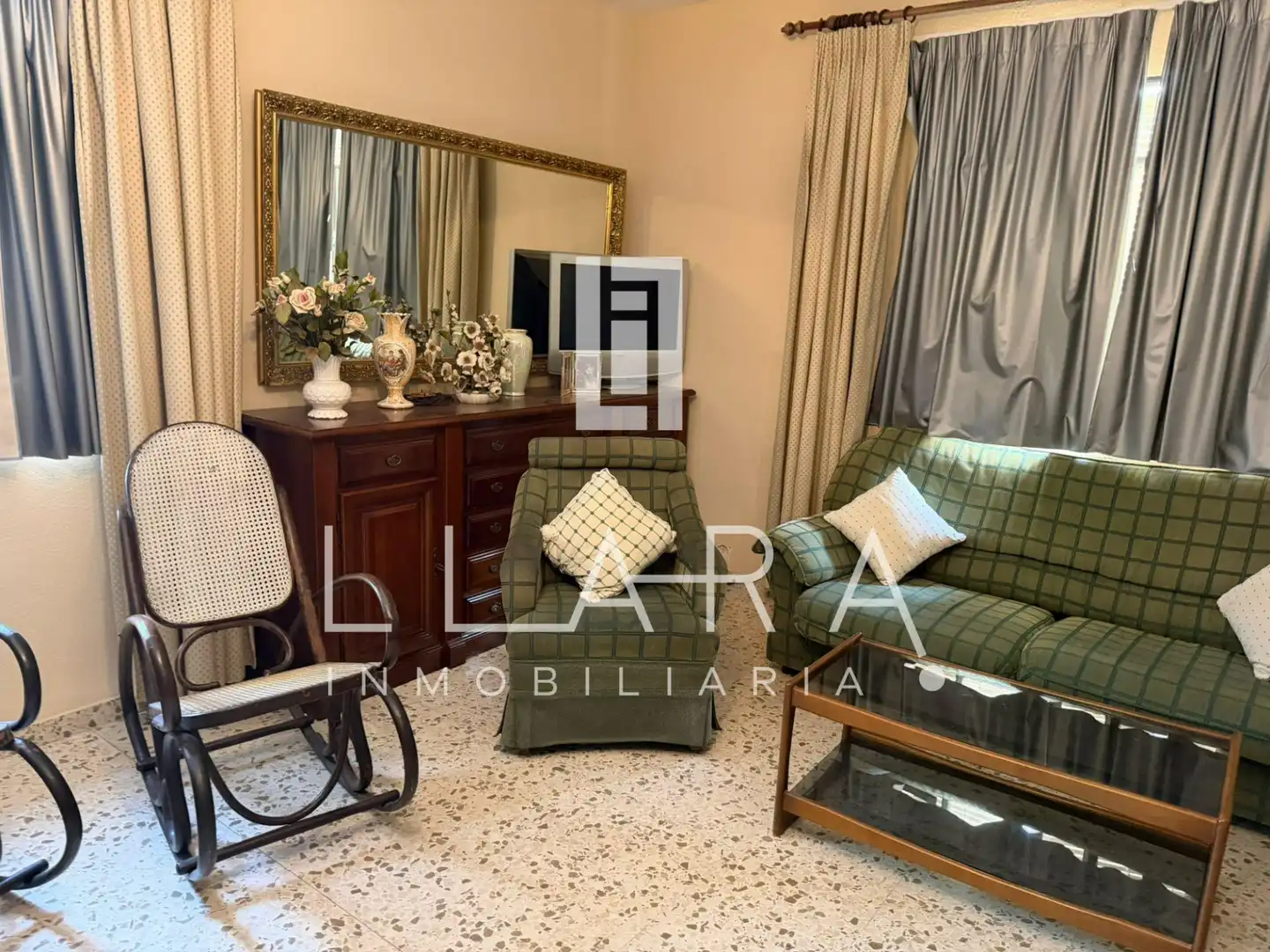 Sala de estar de Casa o chalet en venta en Lucena con Jardín privado, Piscina y Amueblado