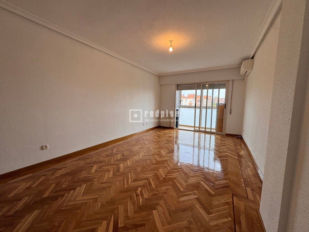 Bedroom of Flat to rent in  Madrid Capital  with Air Conditioner, Heating and Parquet flooring
