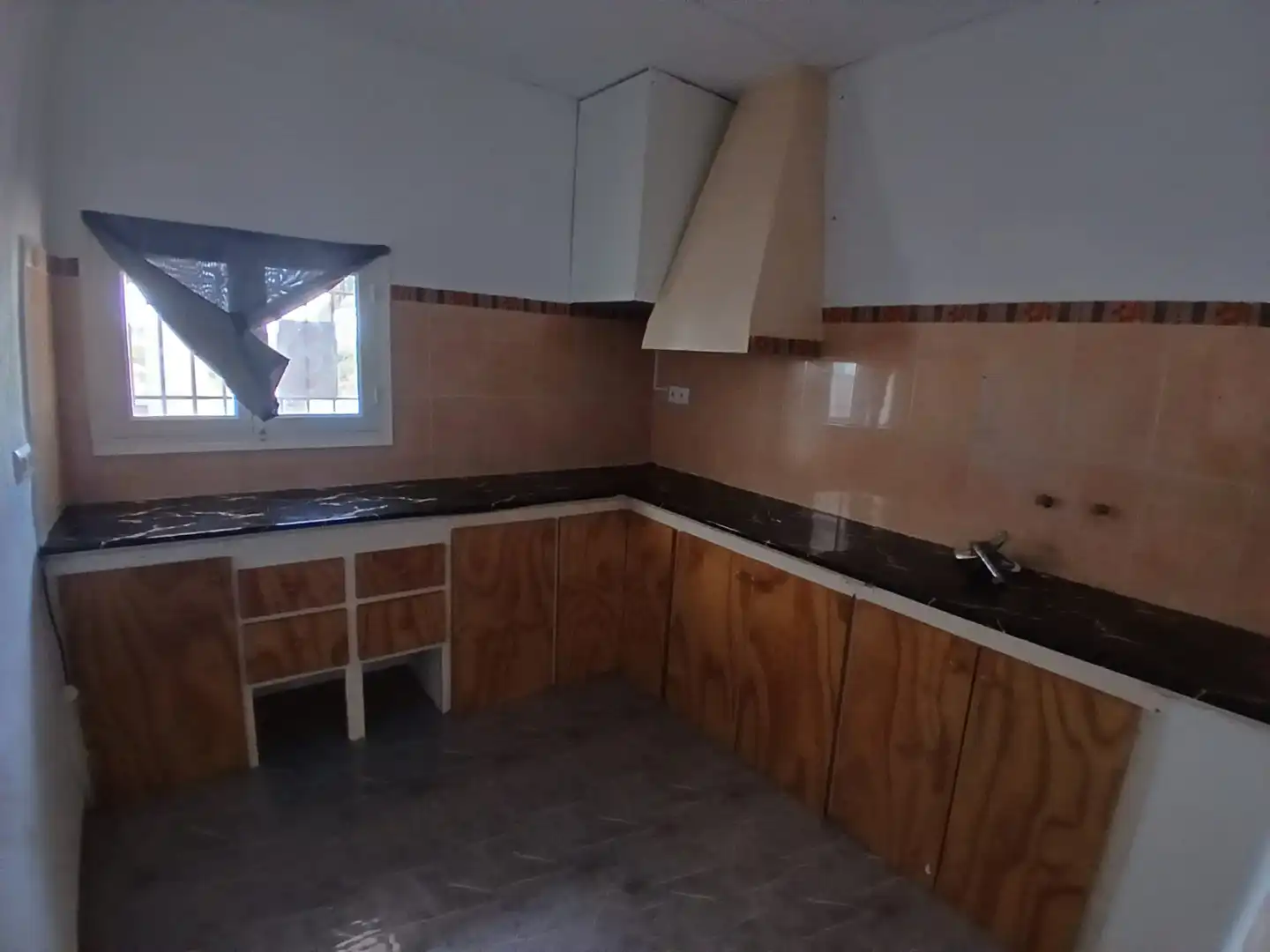Cocina de Finca rústica de alquiler en Alcanar con Jardín privado, Terraza y Piscina