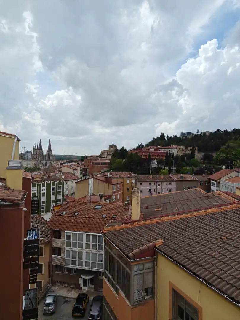 Vista exterior de Àtic en venda en Burgos amb Calefacció i Moblat