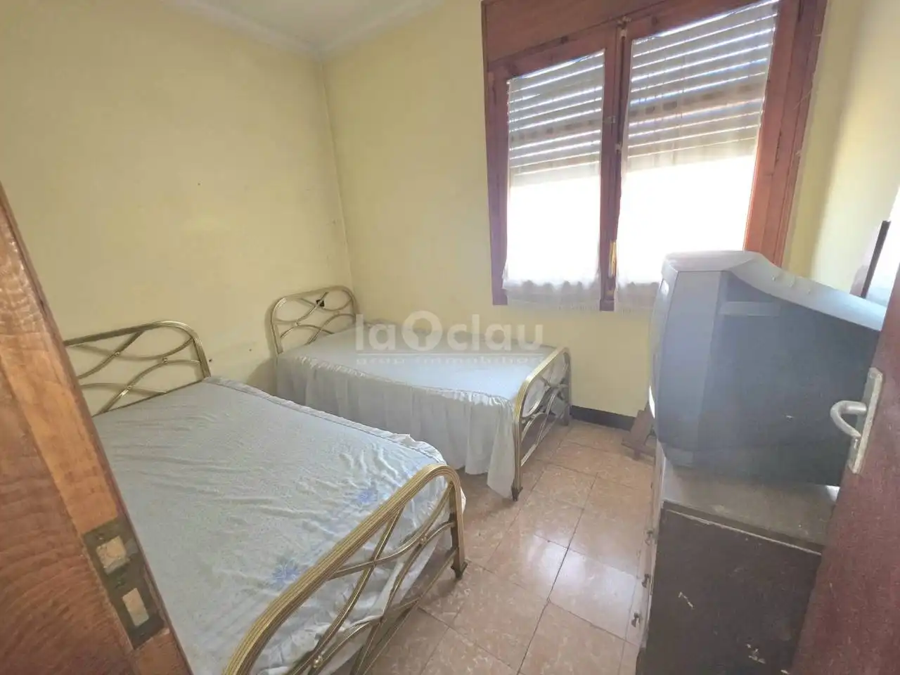 Dormitori de Casa adosada en venda en Tona amb Jardí privat, Terrassa i Moblat