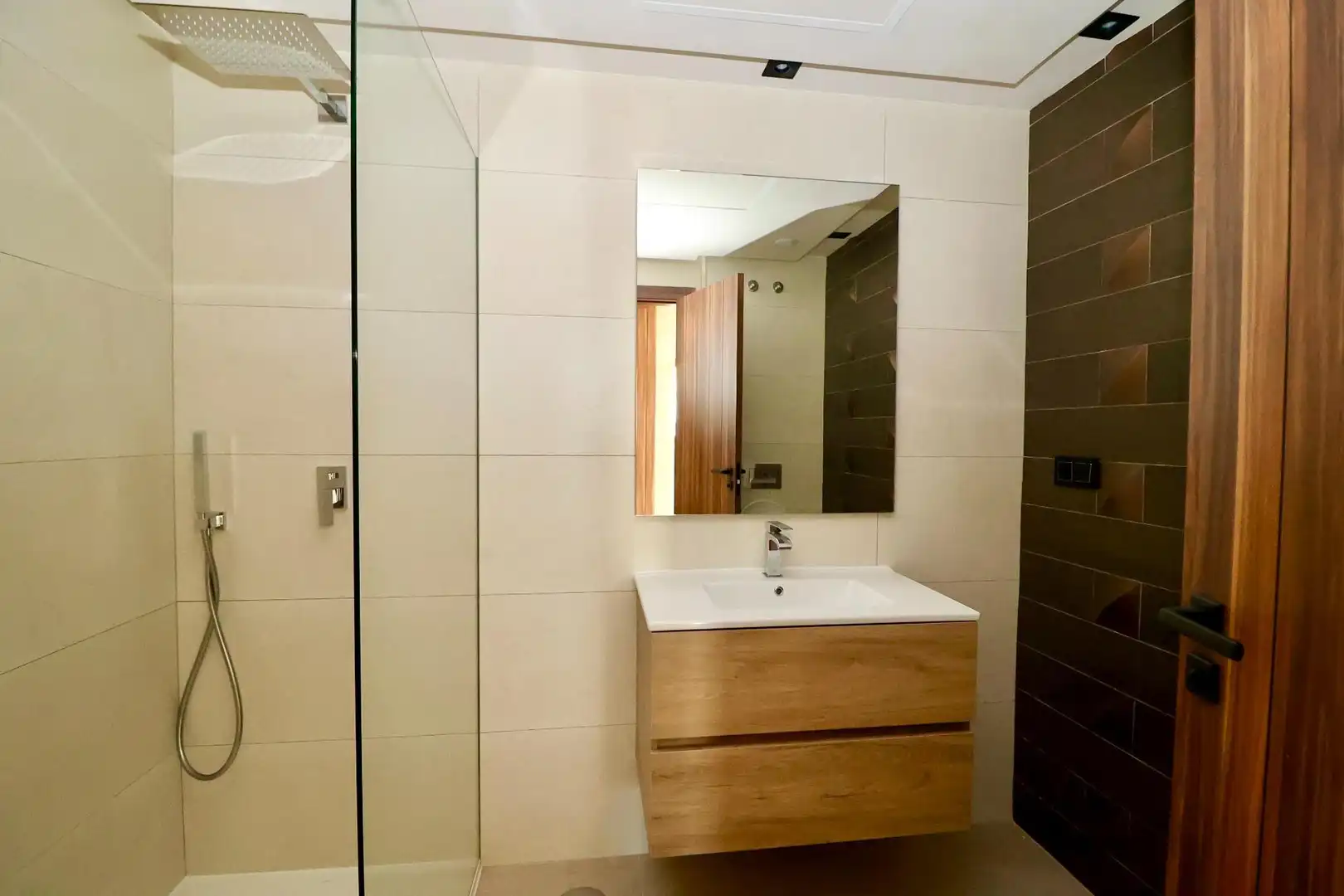 Bathroom of Flat for sale in Marbella  with Air Conditioner, Private garden and Terrace