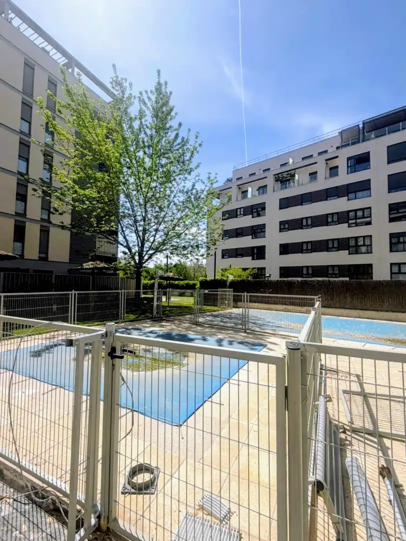 Swimming pool of Flat for sale in Madrid  with Air Conditioner, Heating and Private garden