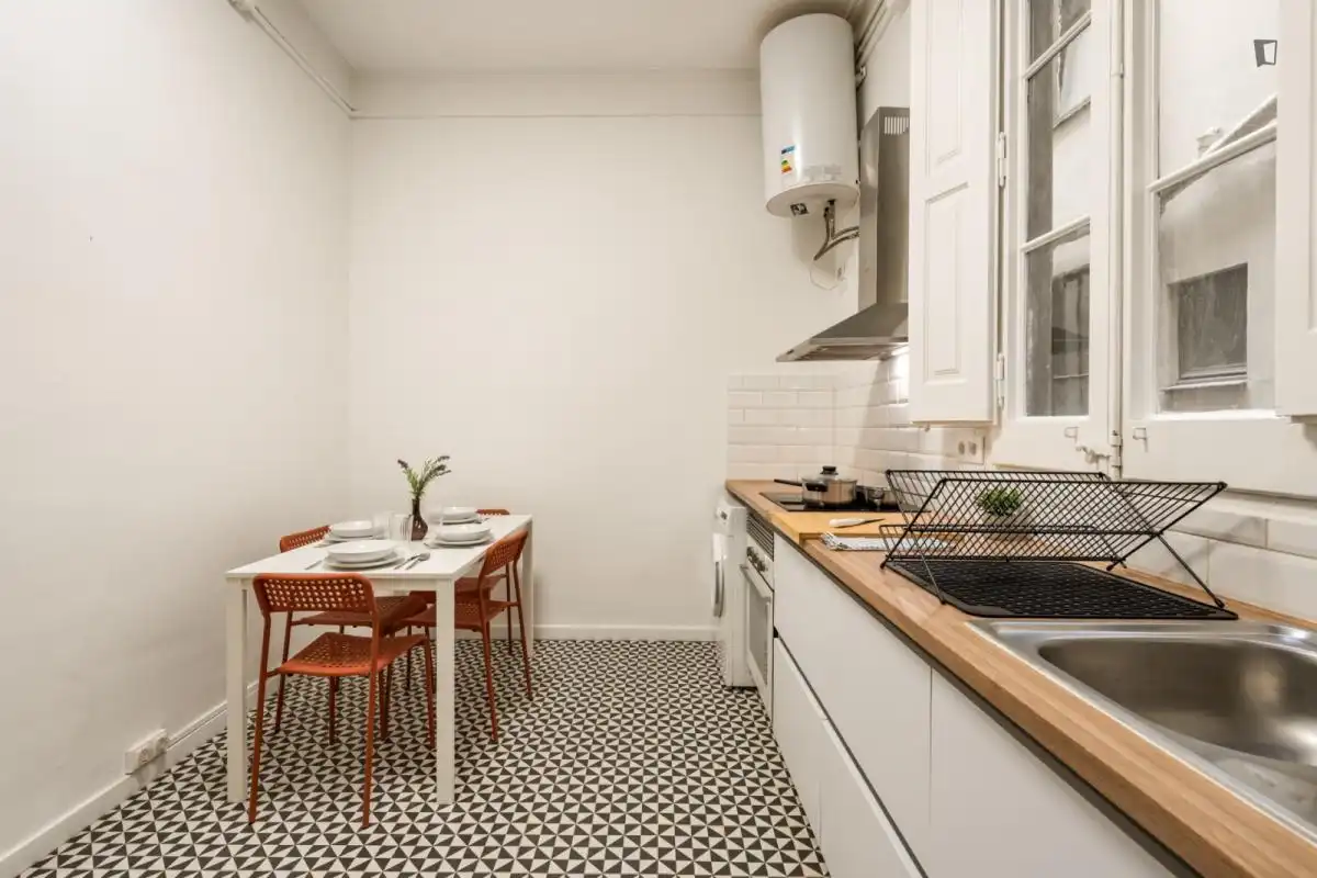 Cocina de Apartamento para compartir en Barcelona con Amueblado, Horno y Lavadora