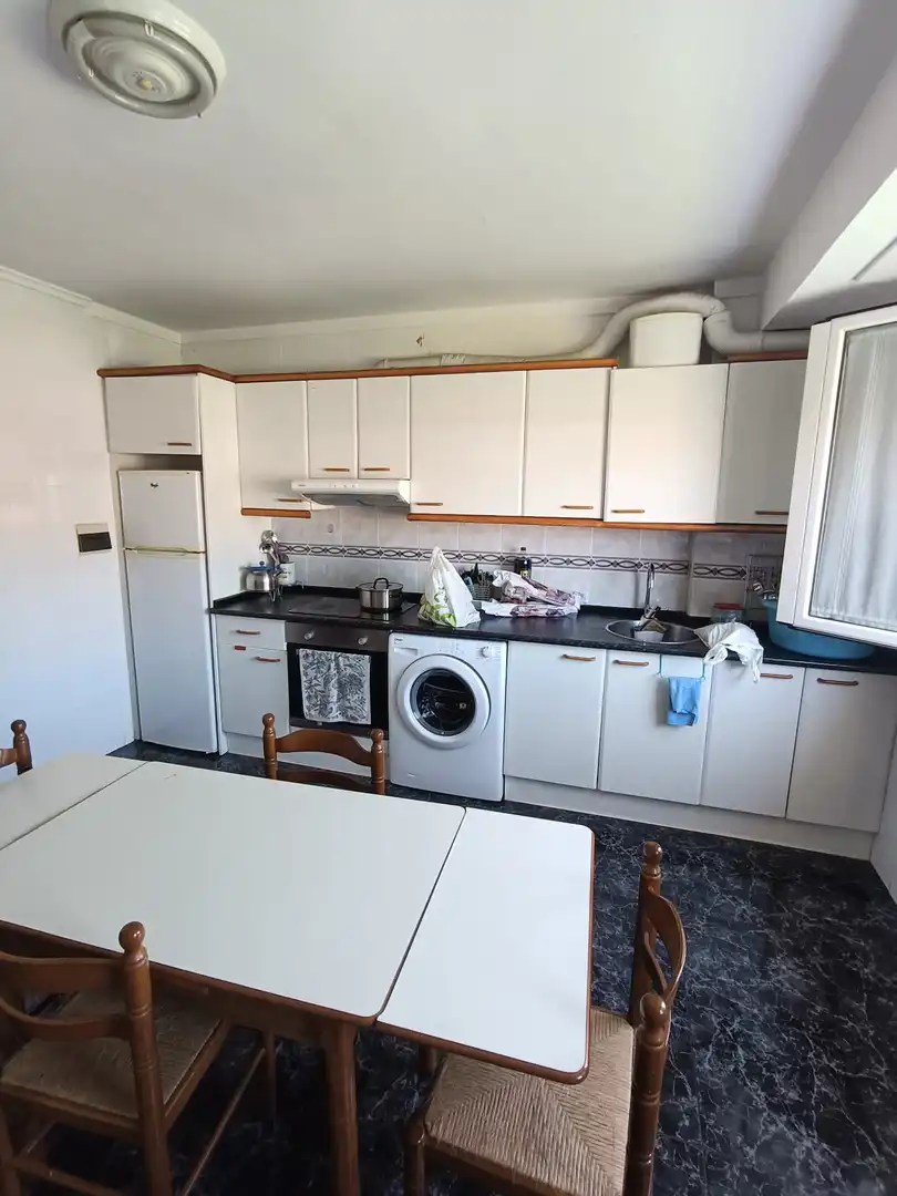 Cocina de Piso en venta en Valle de Trápaga-Trapagaran con Balcón