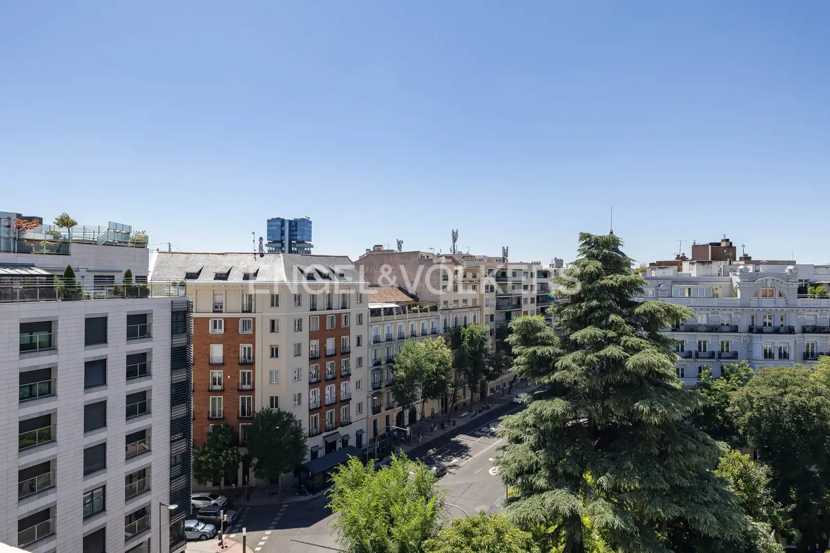Vista exterior de Àtic de lloguer en Madrid amb Aire condicionat, Calefacció i Terrassa