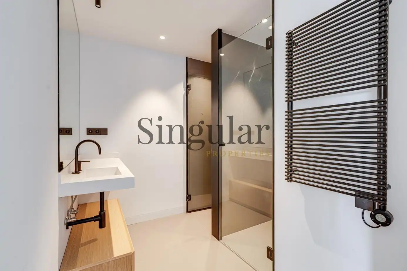 Bathroom of Flat for rent in Barcelona  with Heating, Private garden and Terrace