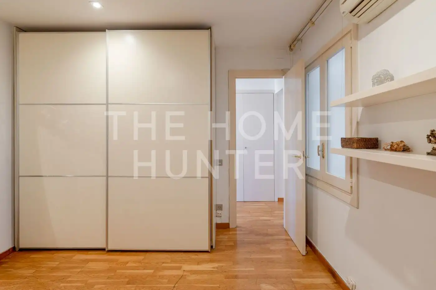 Flat for sale in Barcelona  with Air Conditioner and Heating