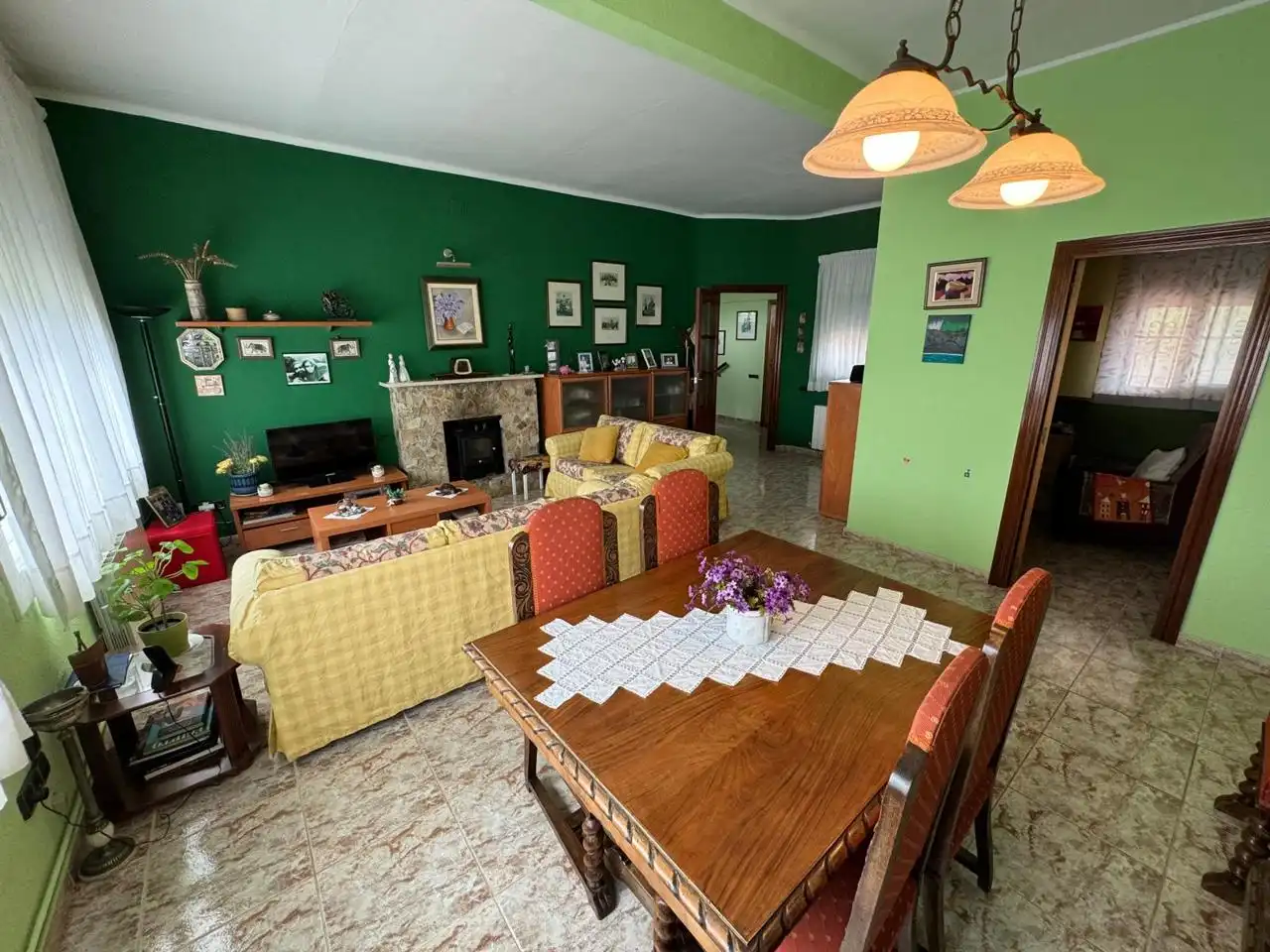 Sala de estar de Finca rústica en venta en Sant Fost de Campsentelles con Calefacción, Jardín privado y Parquet