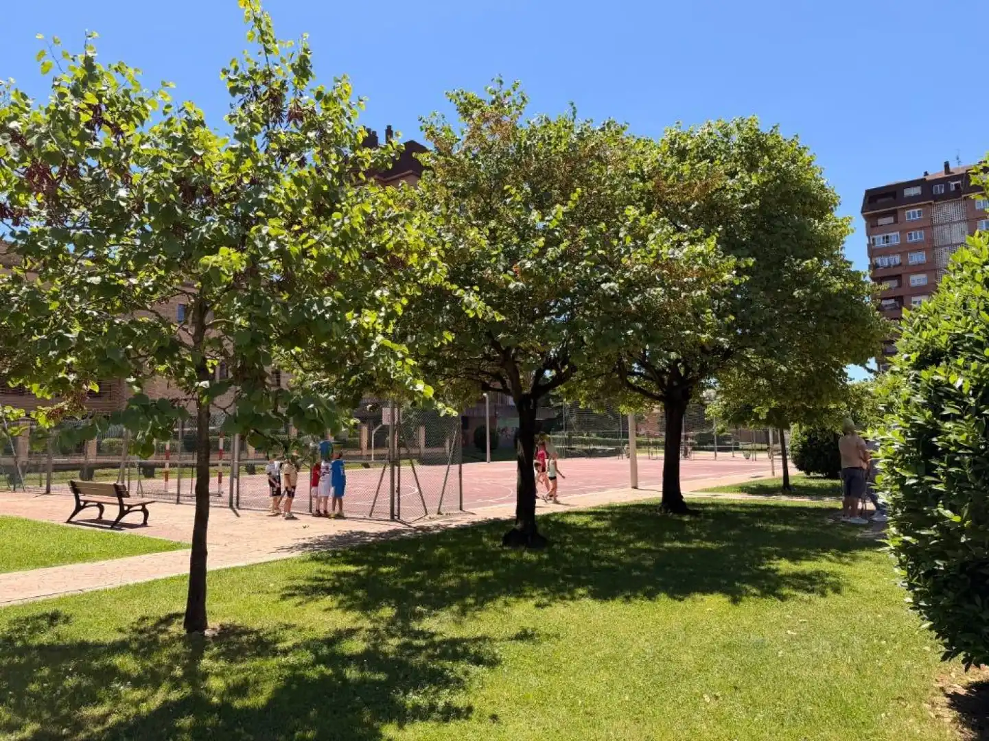 Vista exterior de Pis en venda en Torrelavega  amb Calefacció, Jardí privat i Parquet