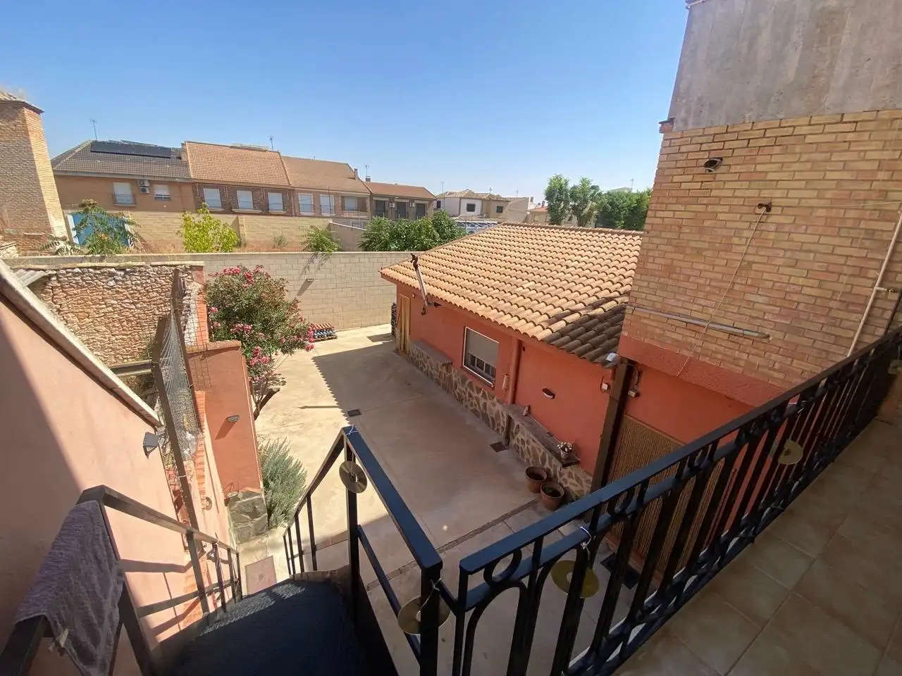 Vista exterior de Casa o xalet en venda en Daimiel amb Aire condicionat, Calefacció i Jardí privat
