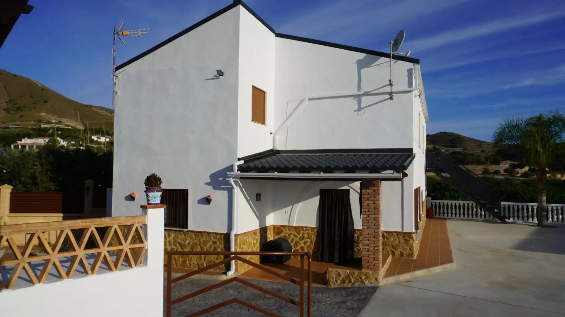 Vista exterior de Finca rústica en venda en Motril amb Aire condicionat, Terrassa i Traster