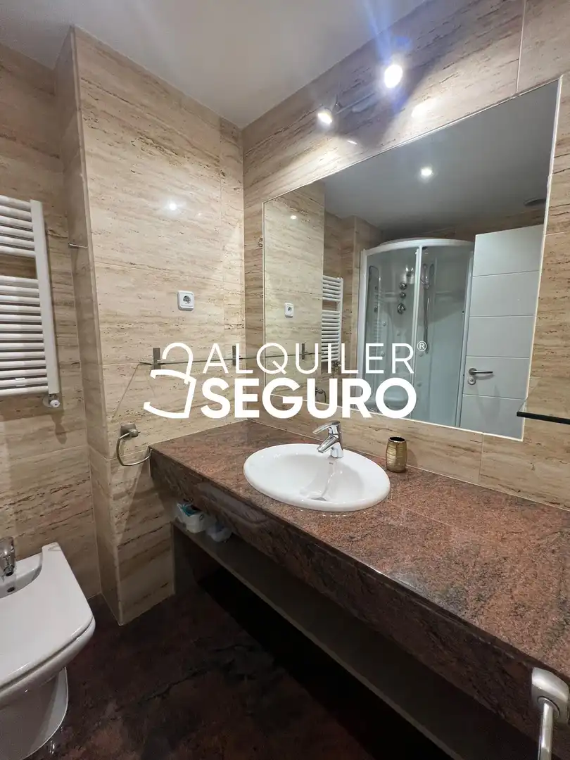 Baño de Piso de alquiler en Madrid con Aire acondicionado, Calefacción y Terraza