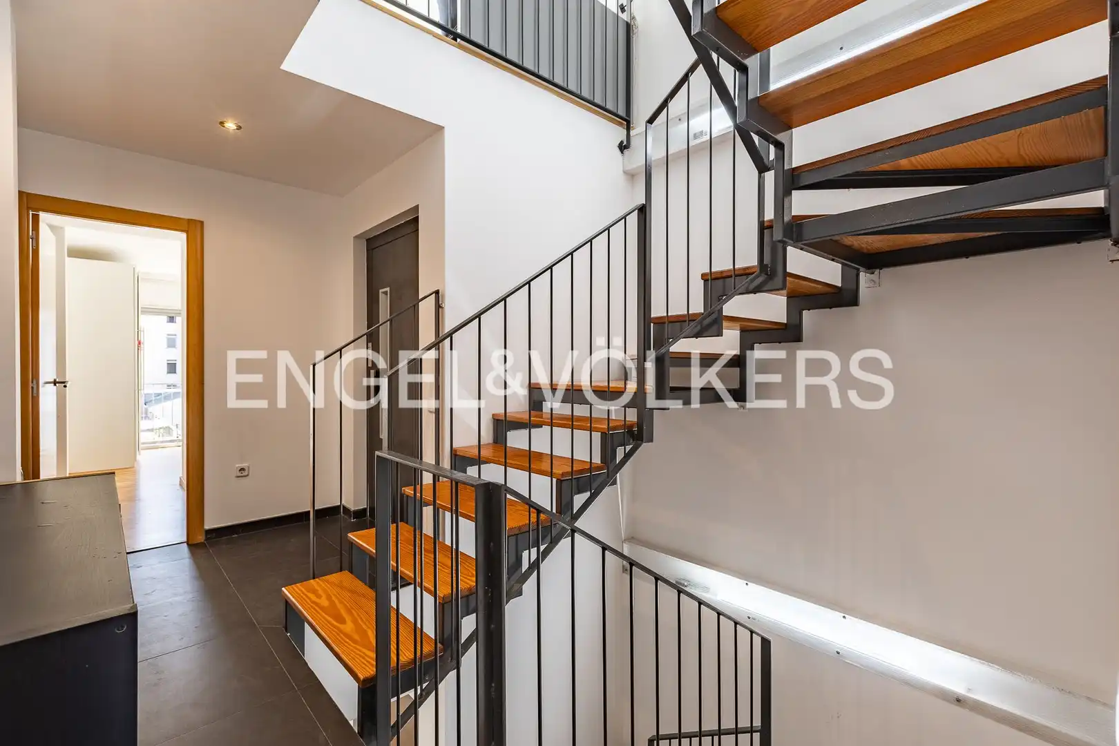 Casa adosada en venta en Sabadell con Calefacción, Terraza y Balcón