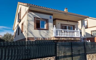 Exterior view of House or chalet for sale in Las Ventas de Retamosa  with Air Conditioner, Heating and Private garden