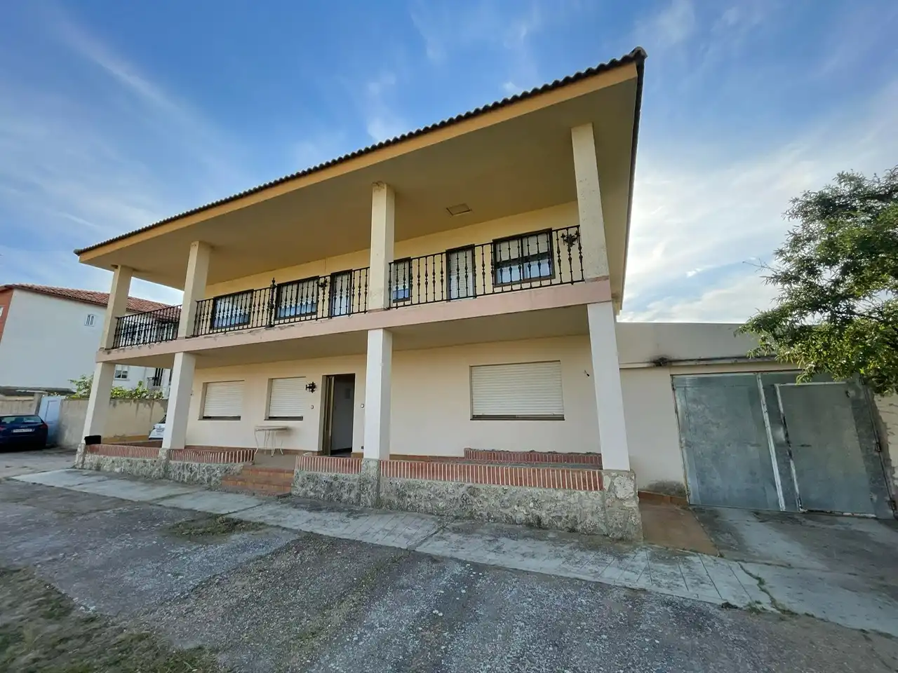 Vista exterior de Pis en venda en Valoria la Buena amb Calefacció, Terrassa i Moblat