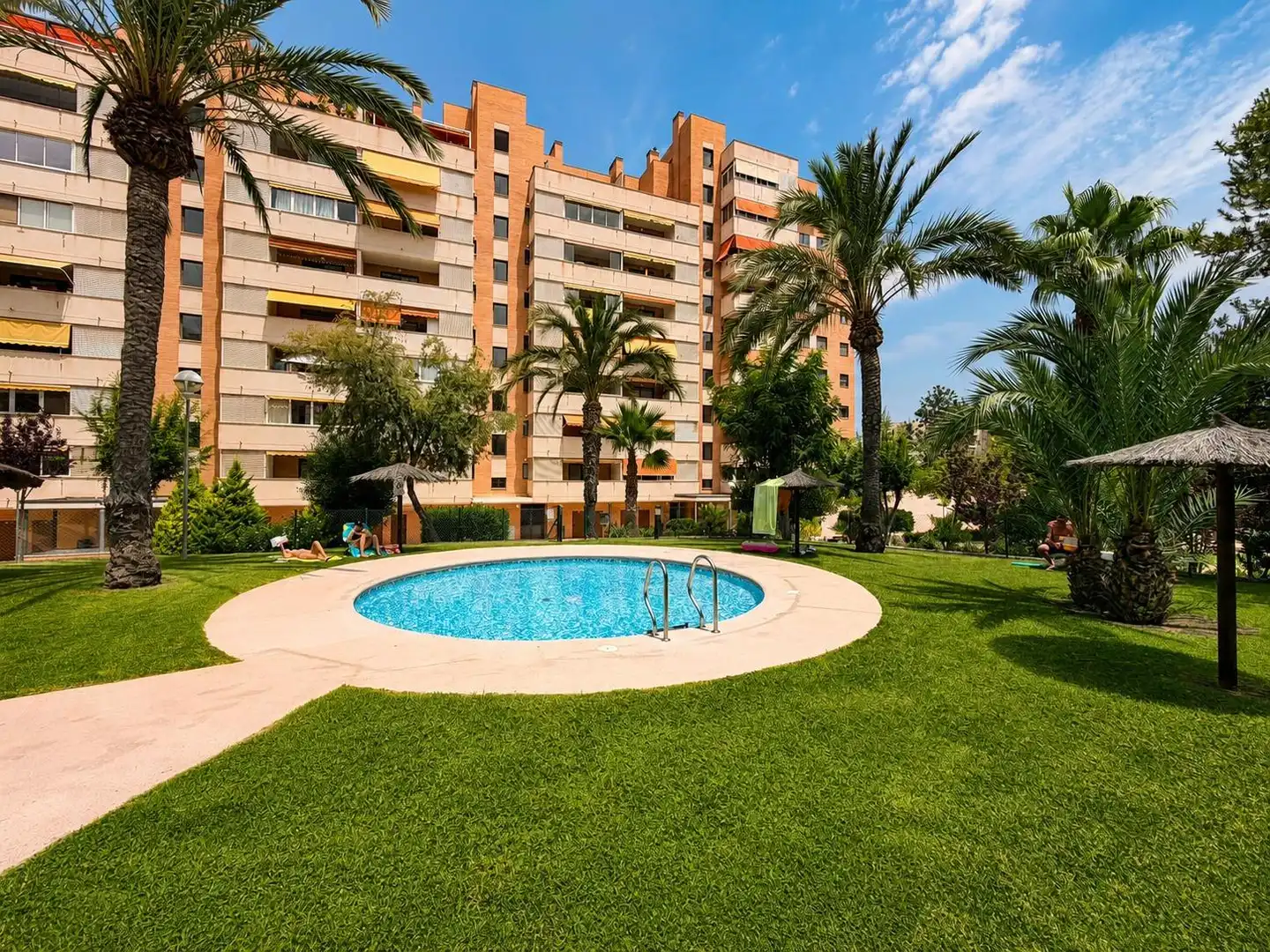 Piscina de Piso en venta en Alicante / Alacant con Aire acondicionado, Calefacción y Amueblado