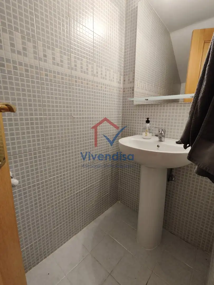 Badezimmer von Einfamilien-Reihenhaus zur Miete in Torija mit Heizung, Privatgarten und Terrasse