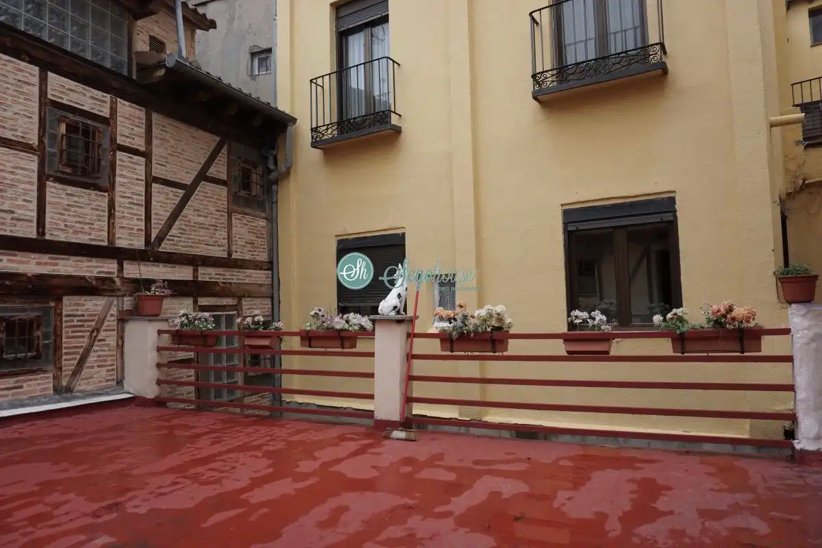 Vista exterior de Piso en venta en Segovia con Calefacción, Parquet y Terraza