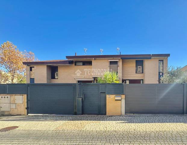 Casa adosada en Venta en La Dehesa - El Pinar