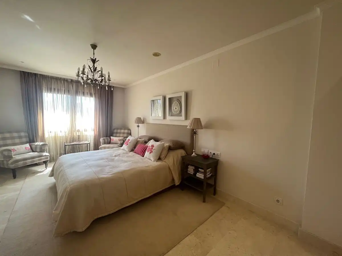 Habitación de Ático en venta en Marbella con Terraza, Trastero y Amueblado