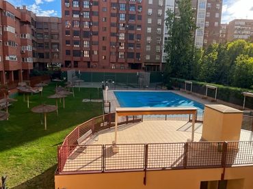 Pis amb piscina en venda a Calle del Querol 8