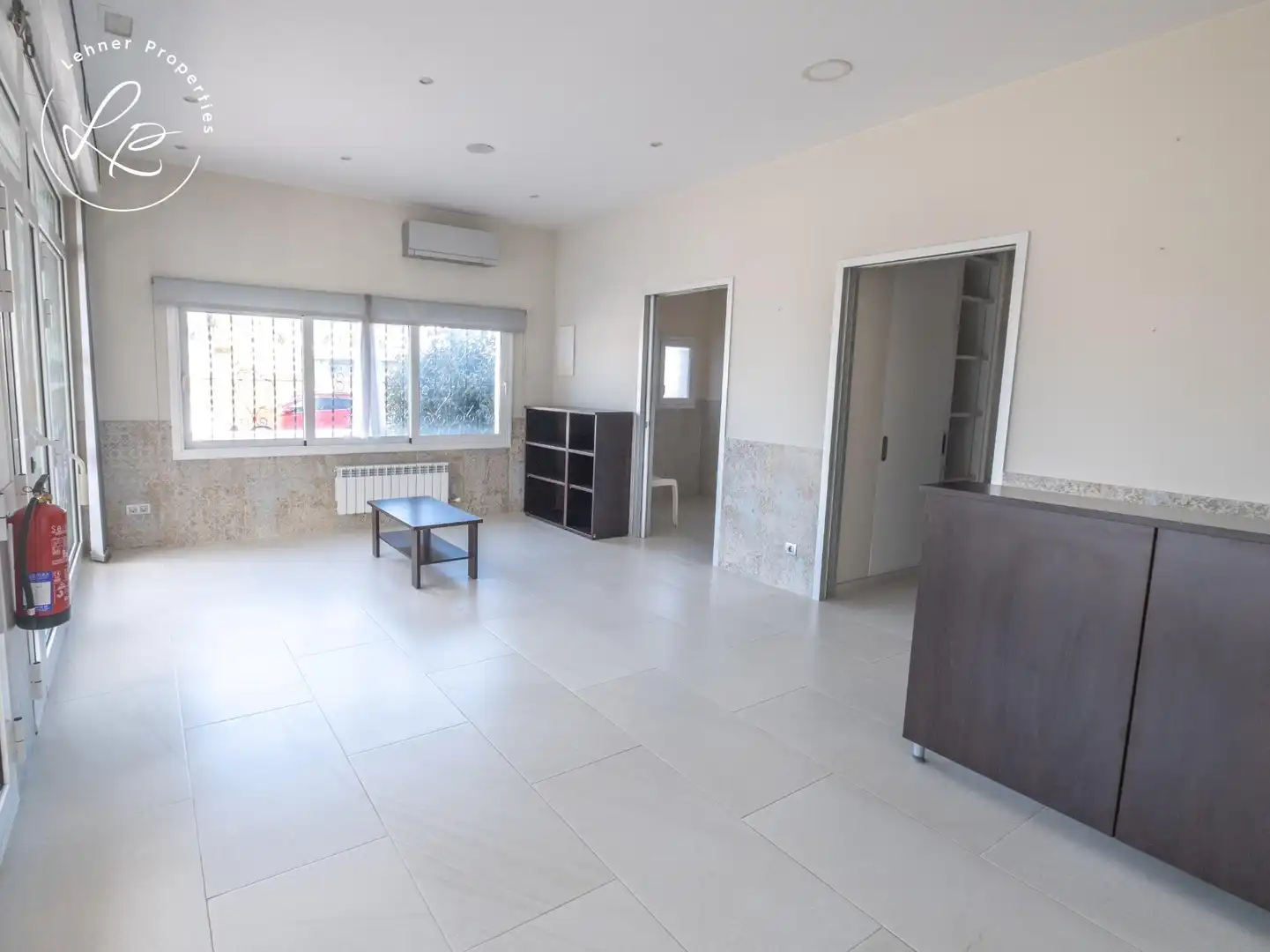 Sala d'estar de Local en venda en Empuriabrava amb Aire condicionat